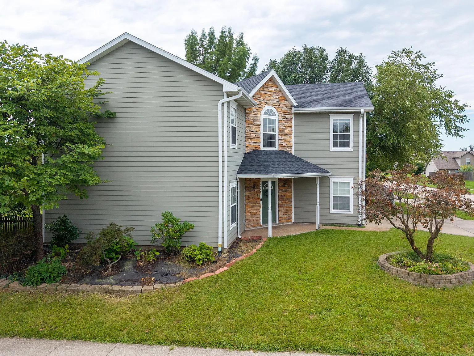 3 bed, 3.0 bath, $2,000 — Photo 2