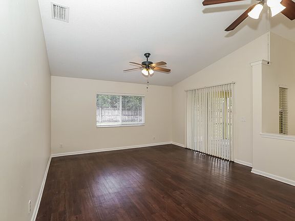 4th image of 109 Almeria St