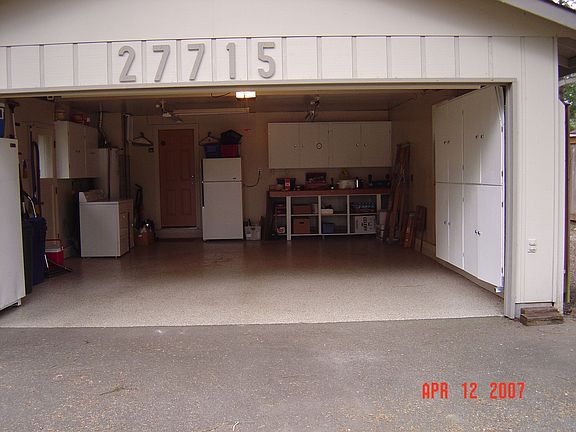 Garage w/epoxy floor