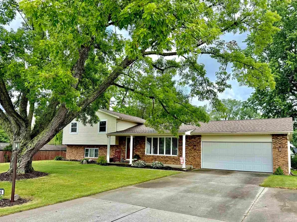609 Westlake Dr, Middlebury, IN 46540