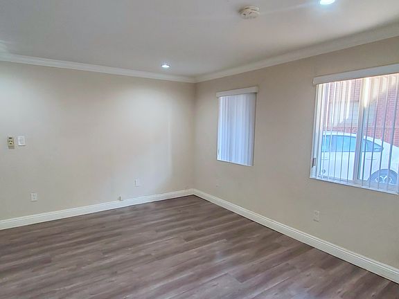 3rd image of 5258 Tujunga Ave