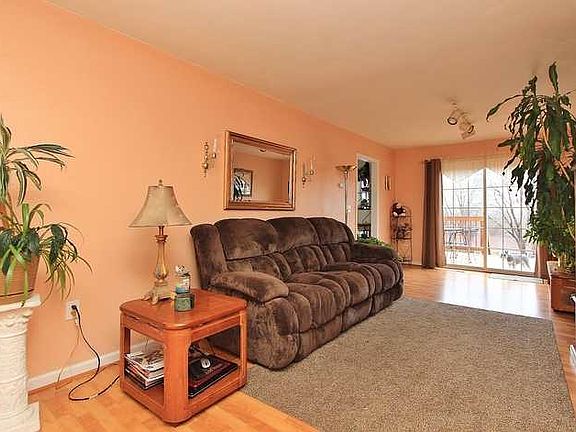 4th image of 1324 Cedar Hl