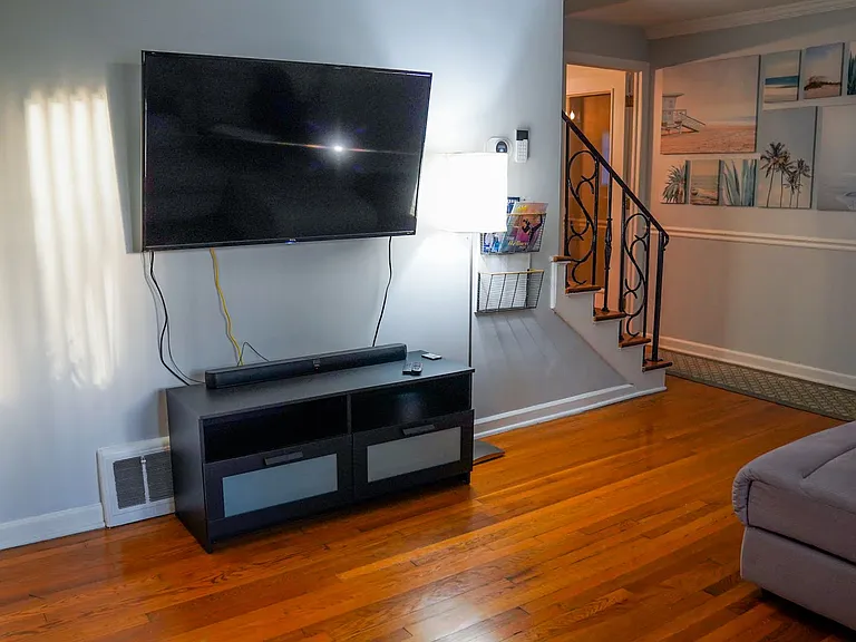 1750 E Broad St — Photo 6