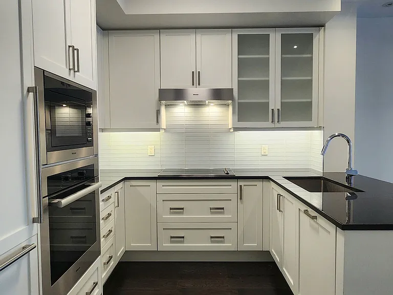 20 Fred Varley Dr #210 — Photo 14
