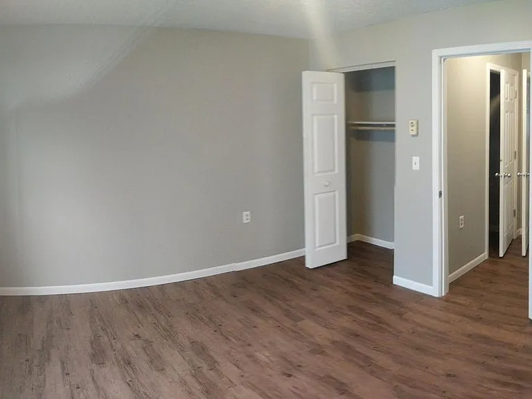 801 Stuart St — Photo 4