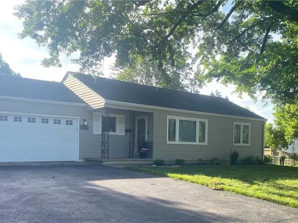 8643 Hadley St, Overland Park, KS 66212