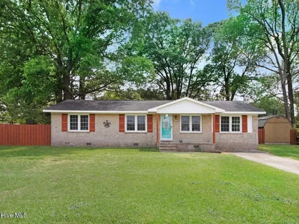 1975 Oakwood Dr, Kinston, NC 28504