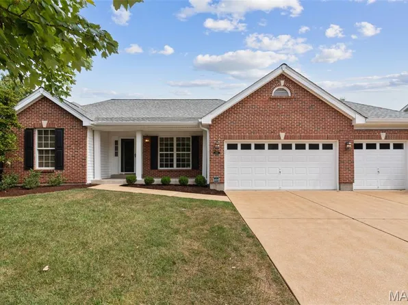 901 Kiefer Trails Dr, Ballwin, MO 63021