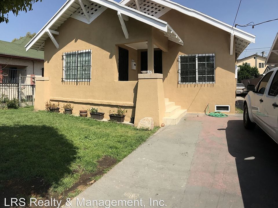 1st image of 709 W 52nd St