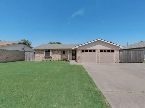 5625 Cork Ln, North Richland Hills, TX 76180