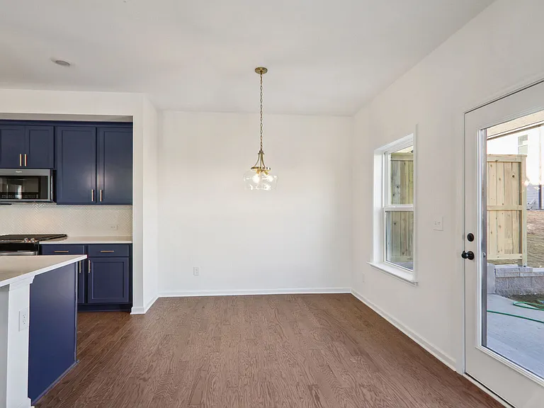 727 Carmes Dr — Photo 13