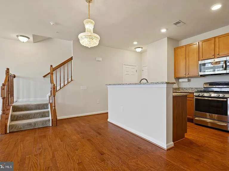 43487 Town Gate Sq — Photo 12