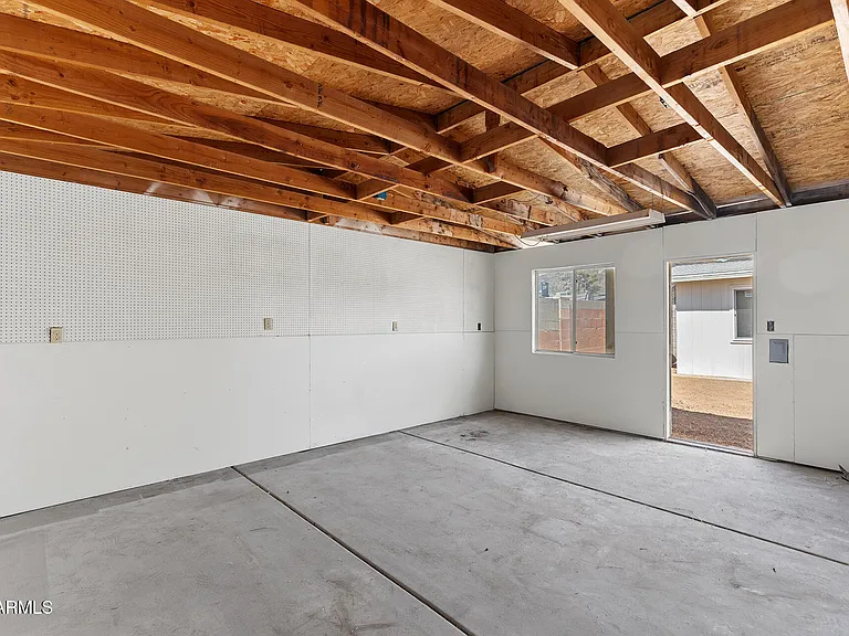2246 W Sierra St — Photo 34