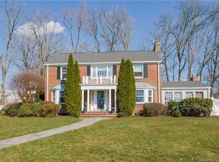 12 Brenway Dr, West Hartford, CT 06117