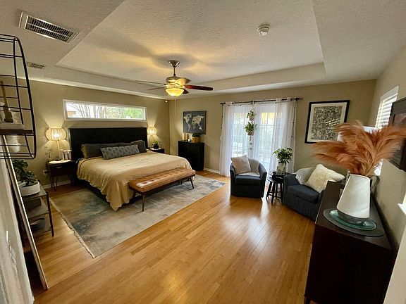 4th image of 3225 Helen Ave