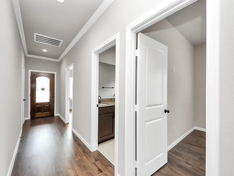 314 Carlos Leal Dr — Photo 5