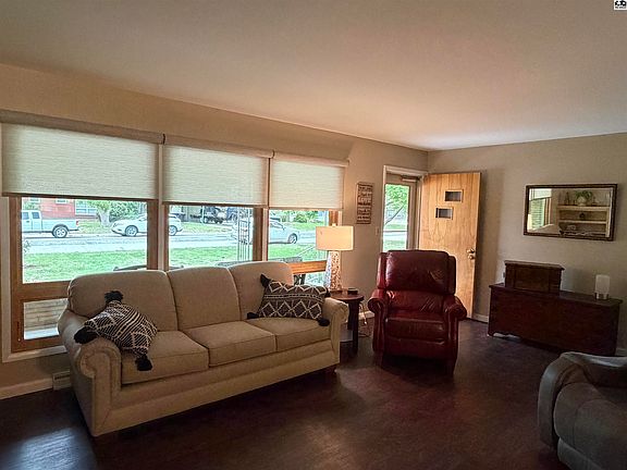 4th image of 1208 Lyndon Rd