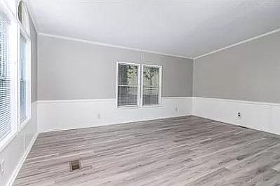 5th image of 504 E Southern Dr