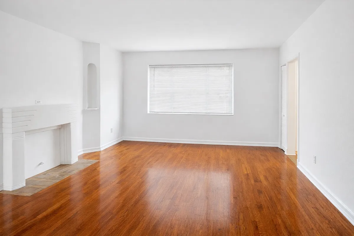 Building Photo - 2135 Bay Dr #3