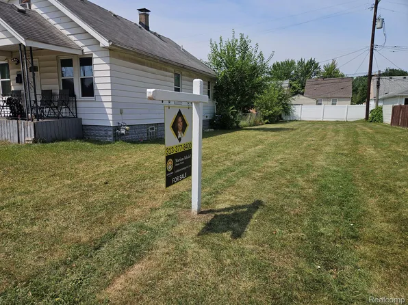 4979 Curtis St, Dearborn, MI 48126