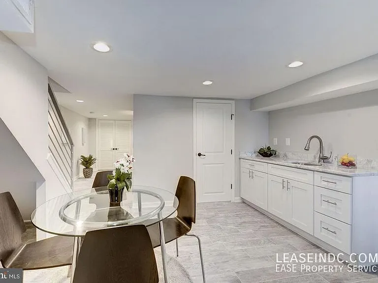 2129 4th St NE — Photo 23