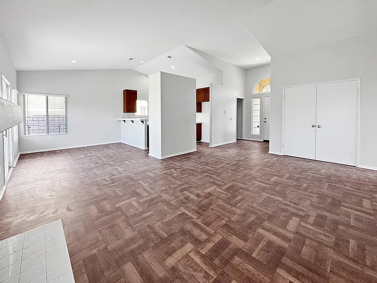 78720 W Harland Dr — Photo 2