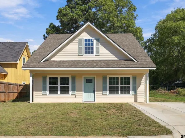 214 W Hurley Ave, Gladewater, TX 75647