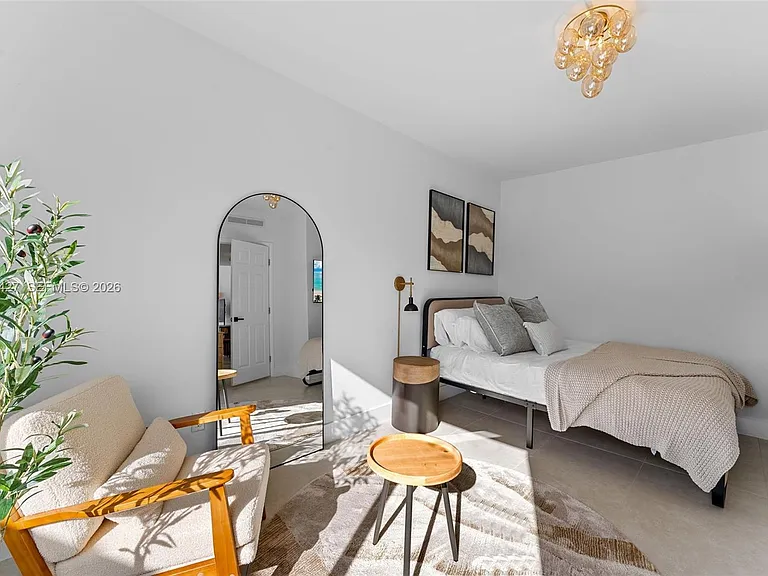 1144 SW 4th St #8 — Photo 9