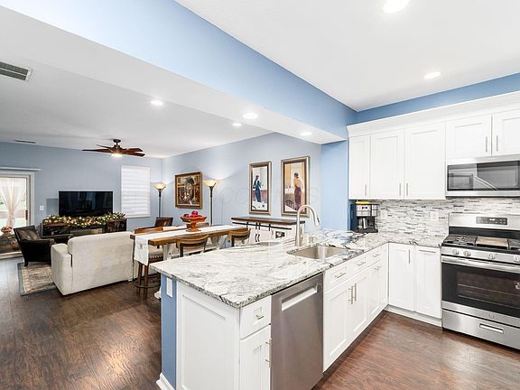 5th image of 4331 Club Trail Ln #28
