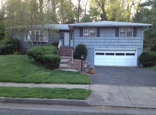 429 Wakefield Dr, Metuchen, NJ 08840