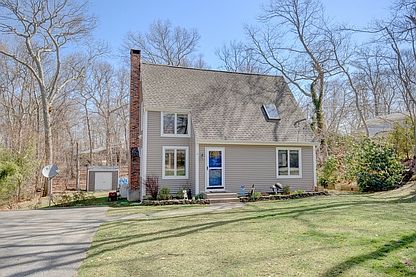 1st image of 90 Oakwood Dr