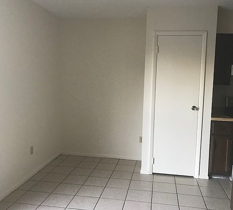 5th image of 109 W Westridge Dr APT B