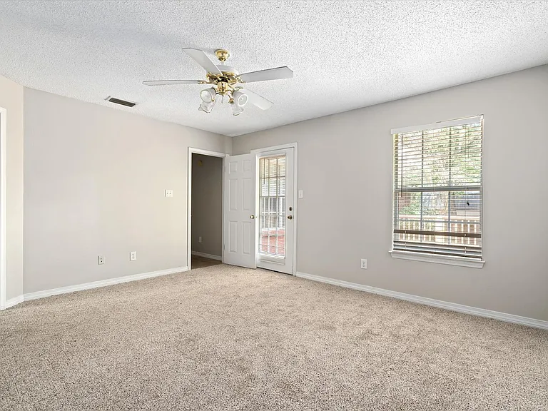 10020 Silverthorne Ct — Photo 11