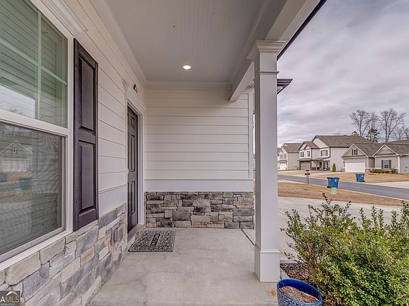 3rd image of 95 Royal Oak Dr NE