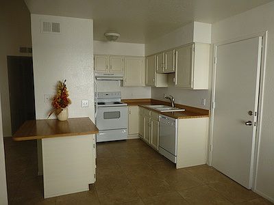 1st image of 936 N Revere Unit 101