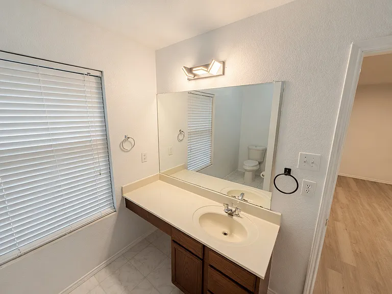 8440 Shallow Creek Dr — Photo 26