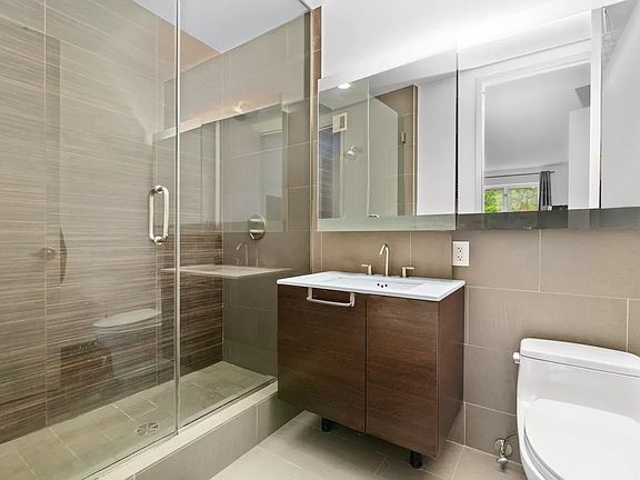 4th image of 545 Washington Ave APT 405
