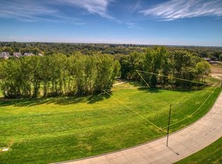 480 Harvest Rd, Pella, IA 50219