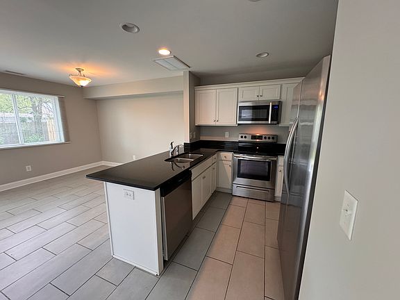 4th image of 392 Armstrong St #A