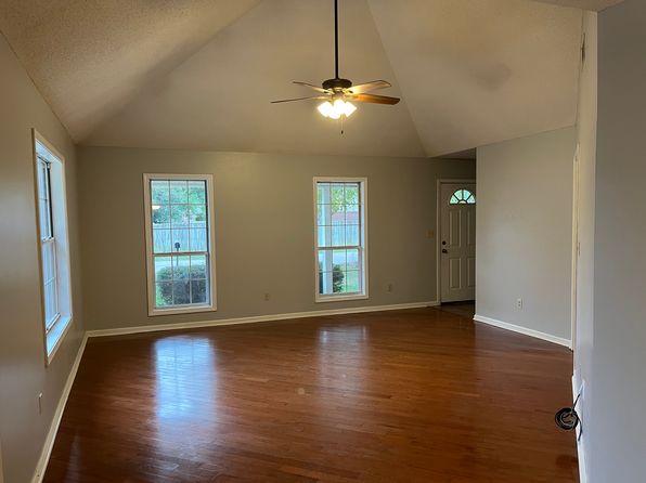 104 Maplewood Dr