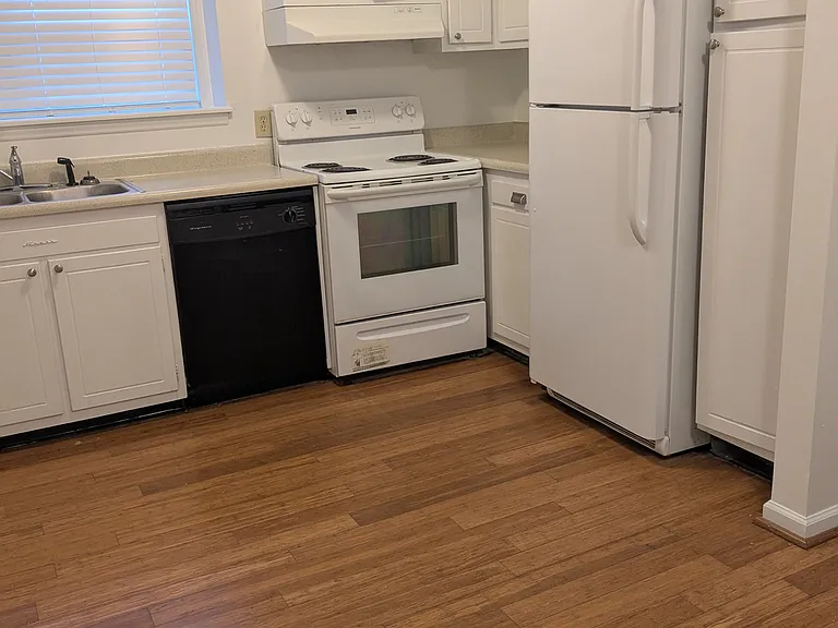 716 Crown Ct #B — Photo 4