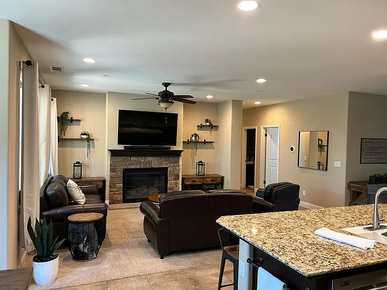 2021 Vista Oaks Way — Photo 1