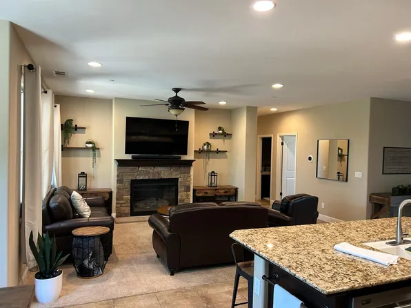 2021 Vista Oaks Way, Paso Robles, CA 93446