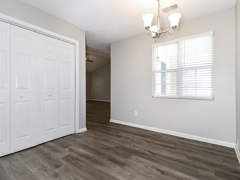 1015 Amelia Grove Ln — Photo 5