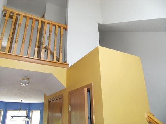 2nd image of 147 Lantern Chase Dr