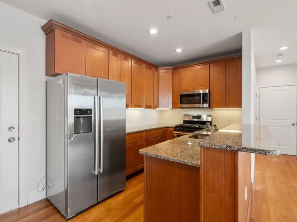 360 W 2nd St Unit 11, South Boston, MA 02127