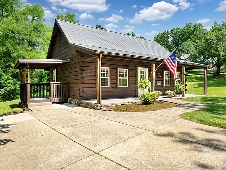 223 Oak Tree Dr — Photo 2