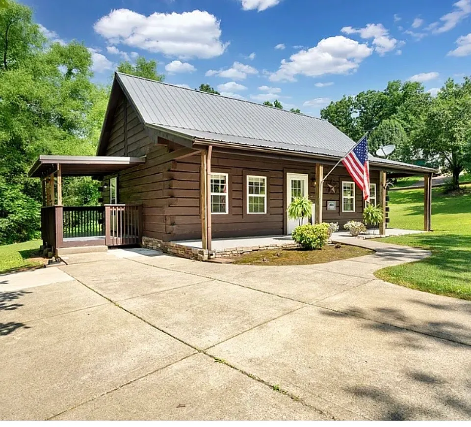 Building Photo - 223 Oak Tree Dr