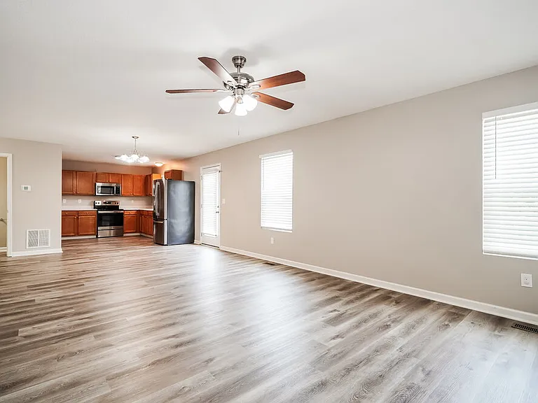 804 Zeller Dr — Photo 9