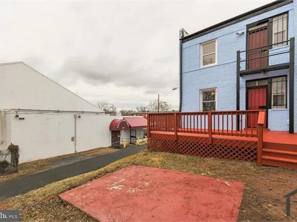 924 47th St NE, Washington, DC 20019